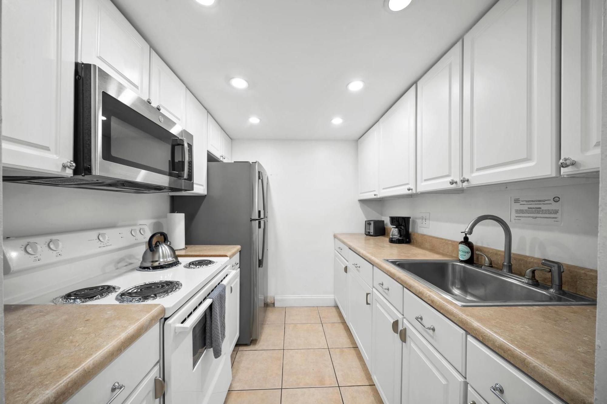 Apartamento Bayview Regency By Lowkl